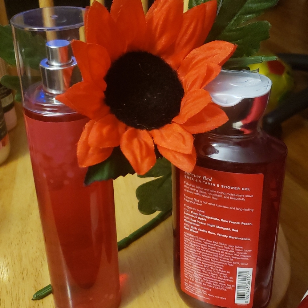 FOREVER RED COSTMETICS - Picture 2 of 9